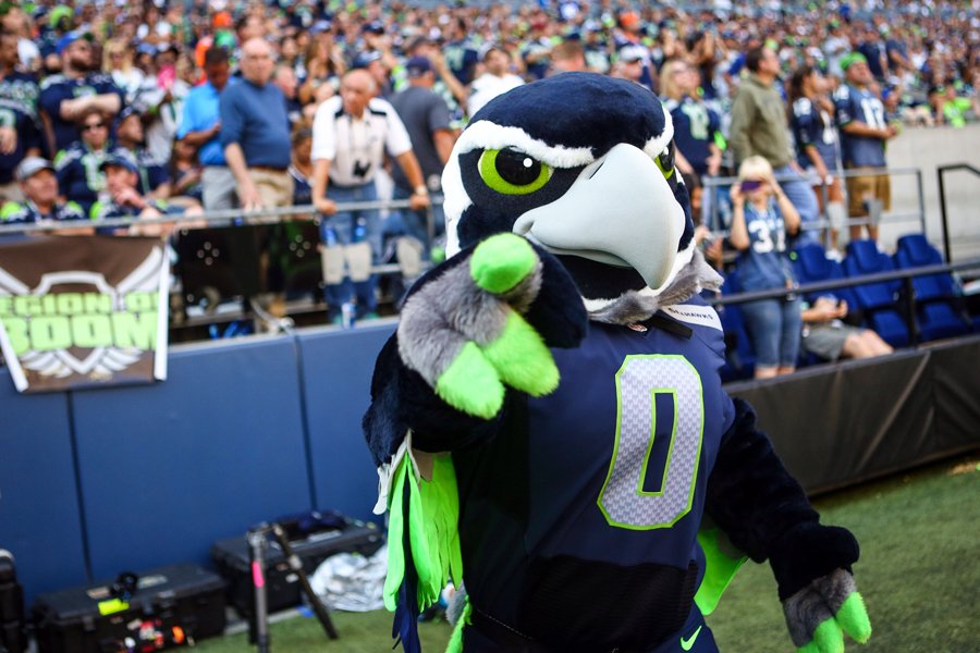 SeahawkRoadCrew's tweet photo. Sat Night Rally in LA @luckystrikela @BlitzTheSeahawk will be Joining us from 6pm -730pm! https://t.co/yw5clseiFd https://t.co/0pkvK56HId