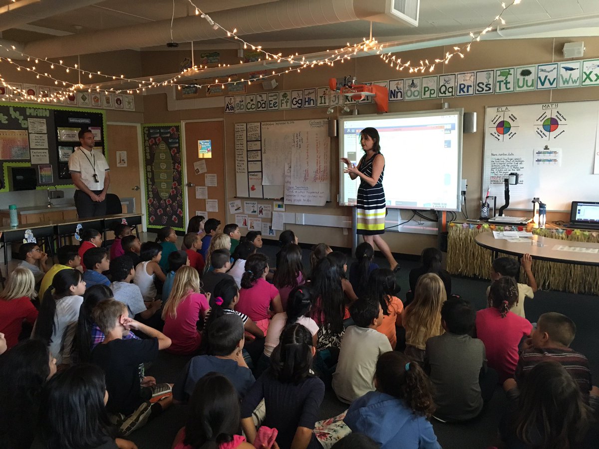 LincolnParkES's tweet photo. TY @KOLOLindseyM for talking to our 3rd Ss about how to use patterns to predict our weather. #STEM #lpeslionsroar https://t.co/3guRPRXEbg