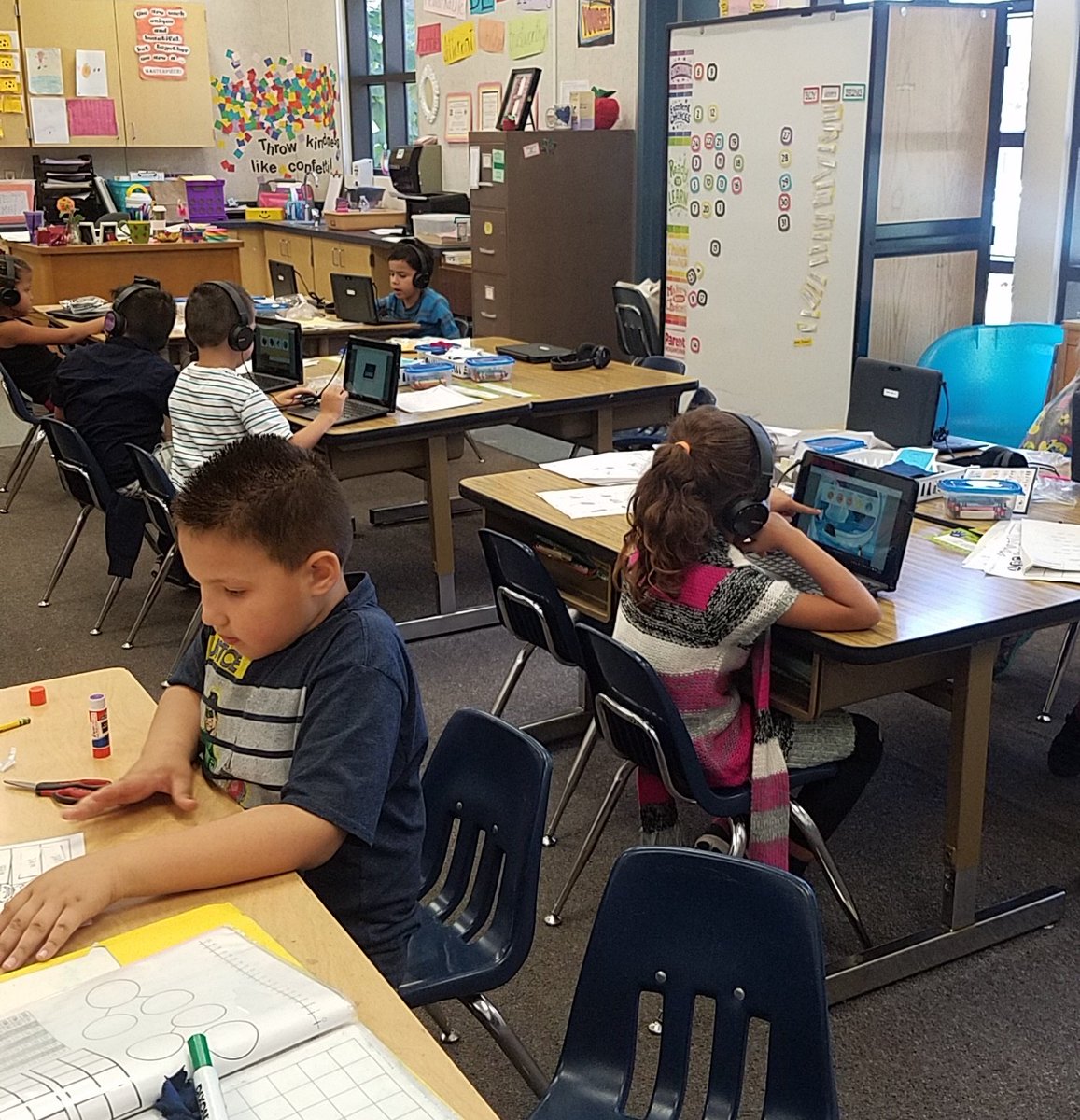 nicolehowes1's tweet image. Walking in unannounced to see firsties on the tablets=win for me! #redlandsusd #rusdinstructionaltech
