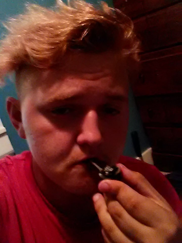 BrooklynSkye4U's tweet photo. #Smokeup #SmokeallDay #litt #CoolBud @MileyCyrus @rihanna @TreySongz @SnoopDogg let's lite up #SmokeerryDay https://t.co/Liz1bBtMZX