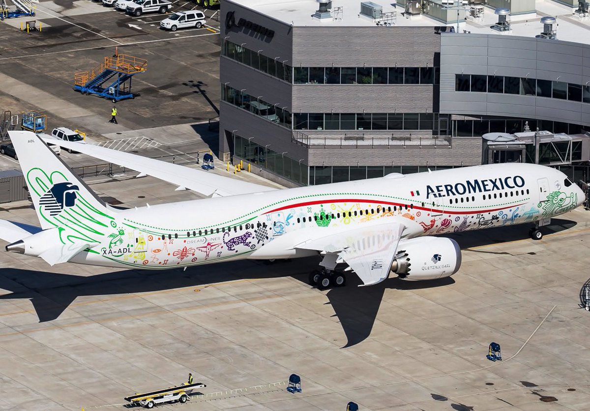 FestJumpers's tweet photo. RT
SUPER COOL! ✈️
El nuevo Boeing 787-9 "Quetzalcóatl" de @Aeromexico, para volar a los mejores festivales de mundo. https://t.co/VwKyny5tyv