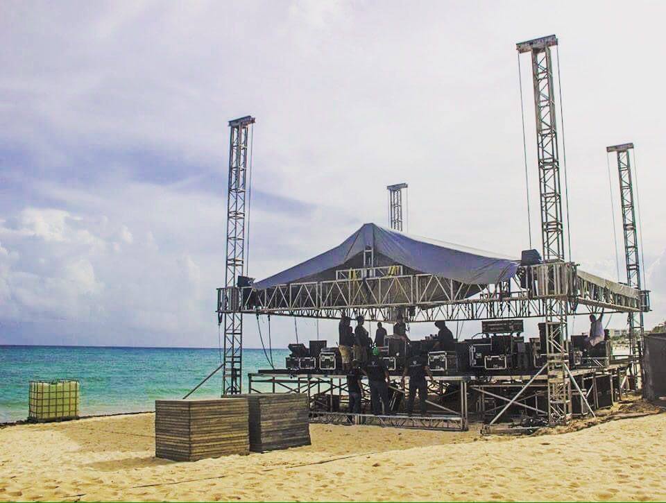 Muy pronto estará listo el escenario en que tocaran mañana <a href="/whomadewho/">WhoMadeWho</a> <a href="/titantitanmx/">TITAN</a> <a href="/robgarzamusic/">GARZA</a> en #independanza