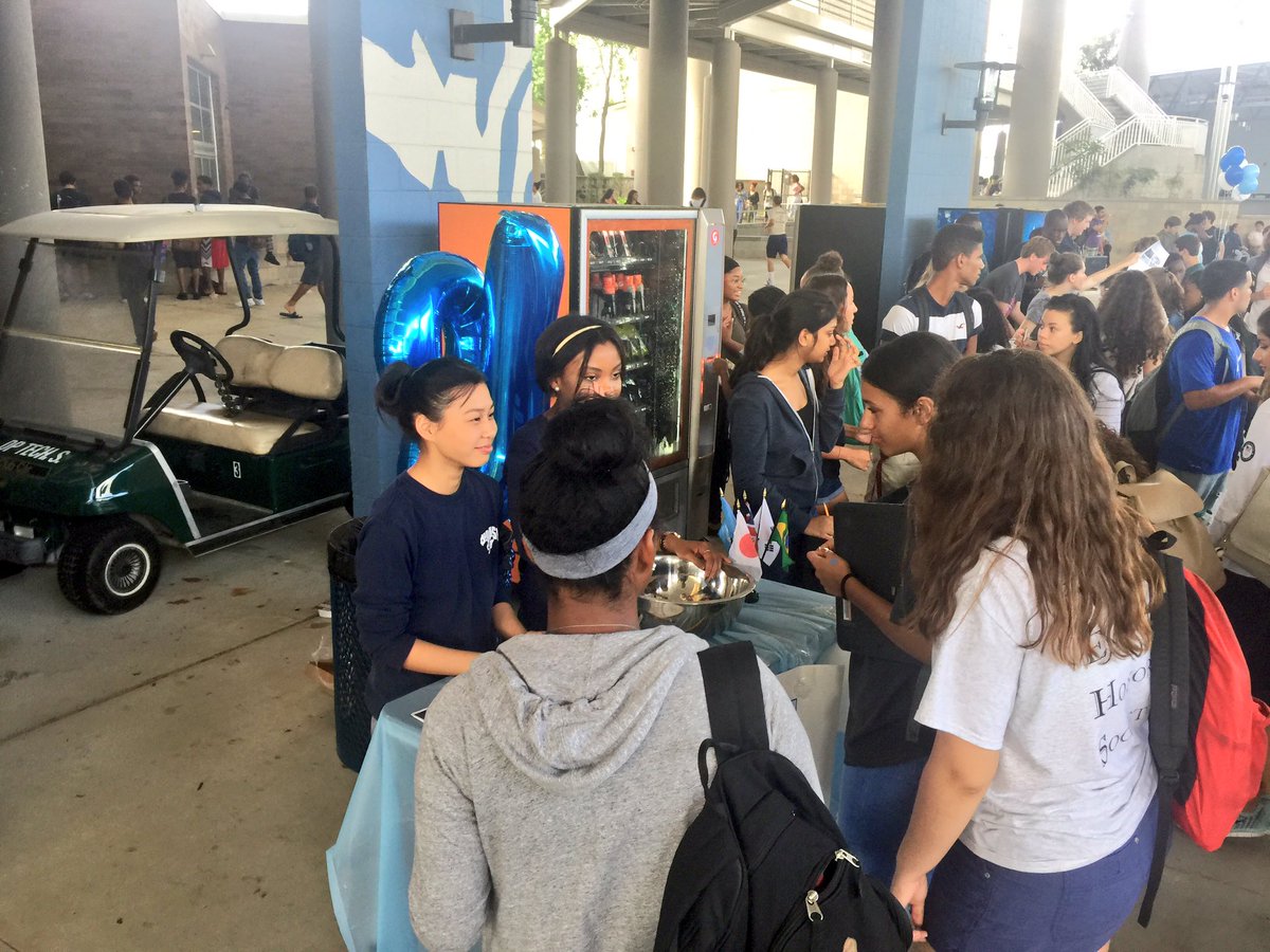 richschellhase's tweet photo. Club Fair @dphsmun https://t.co/NvVcsGqLiU