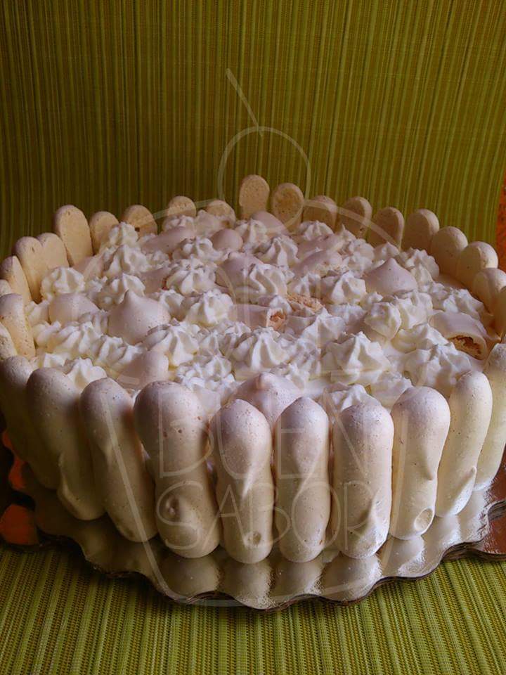 Según los comensales, éste es EL pastel de limón: Bizcocho de limón+lemon curd+crema chantilly+merengues #Delicia