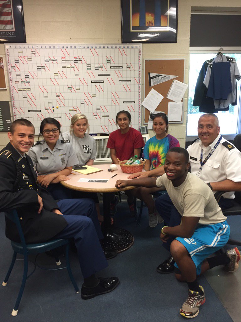 KimFullerEC's tweet photo. ECCHS Student Ambassadors putting civic plans together for our students! #GASOSAmbassadors https://t.co/E3eVbULbeL