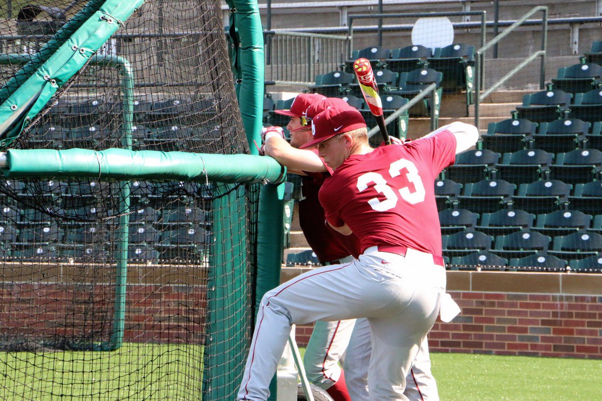 OU_Baseball's tweet photo. Fall ball day one.
Intrasquad scrimmage coming up next from L. Dale.

#Sooners https://t.co/v6maya7AVG