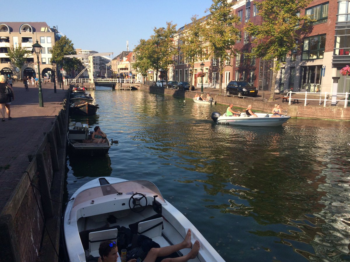 Het was vanmiddag weer enorm genieten ☀️ en druk op terrasjes en het water in #Alkmaar #houttil #Waagplein #citytour