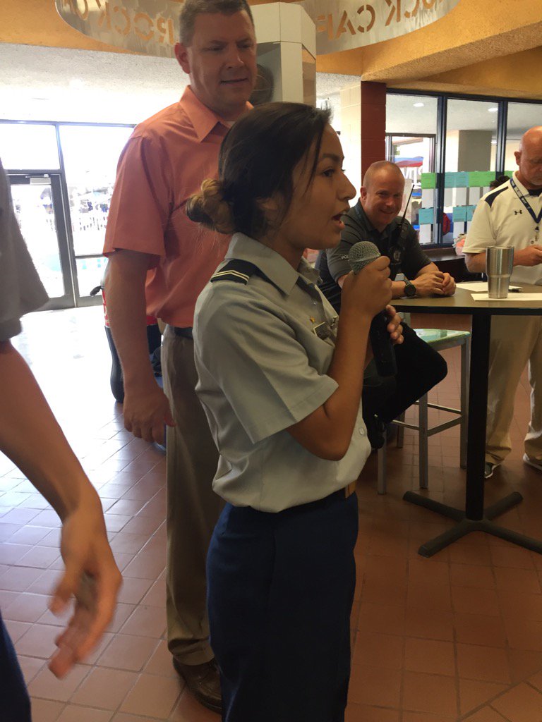 KimFullerEC's tweet photo. EC Ambassador Brandy Cervantes encourages students to vote for Senior Favorites at lunch! #vote #GASOSAmbassadors https://t.co/jrcq17ctpo