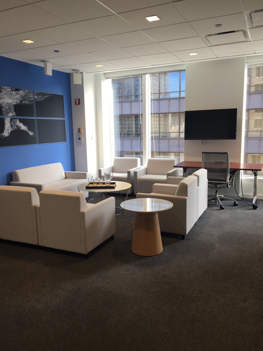 HED_Workplace's tweet photo. #BehindTheScenes photoshoot day! We're at the sound stage and green room for a client in Chicago #workplacedesign https://t.co/Q8yCTRC7gJ