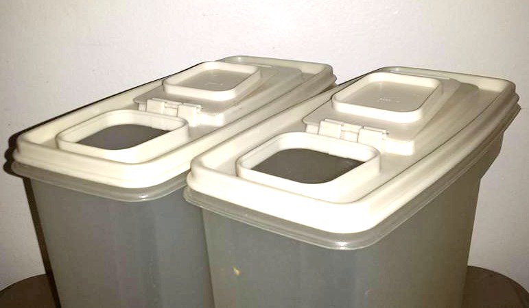 JunkYardBlonde's tweet photo. VTG Tupperware Cereal Keeper https://t.co/BRISjgVEFf #gotvintage #tupperware #cerealkeeper #vintagekitchen #retro https://t.co/f5STY286R9
