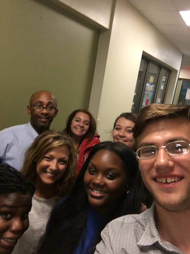 VPGLewis's tweet photo. Hanging with the Students in Windward Commons#armstrong https://t.co/ANqkZ2bAJ5
