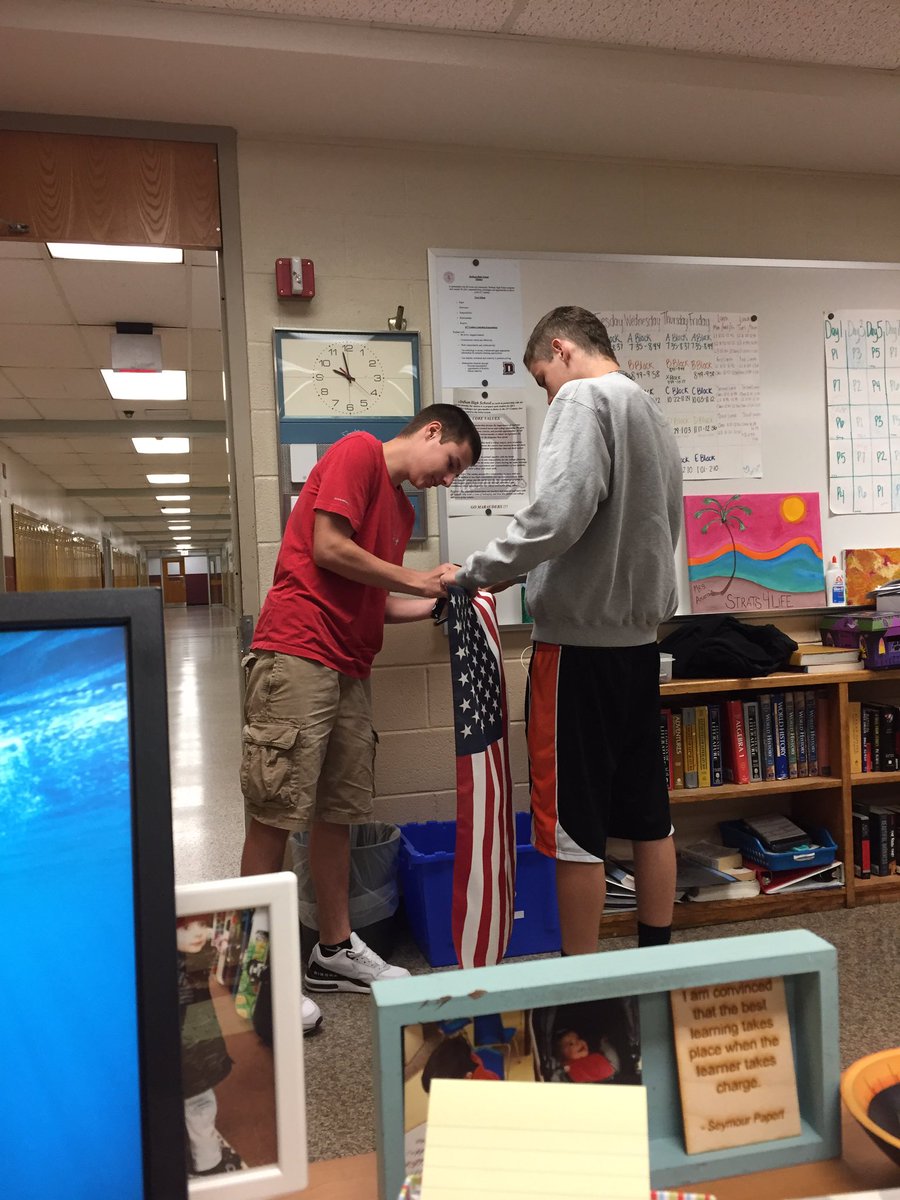 Students taking care of my flag today 👍🏼🇺🇸 #America #dhscares