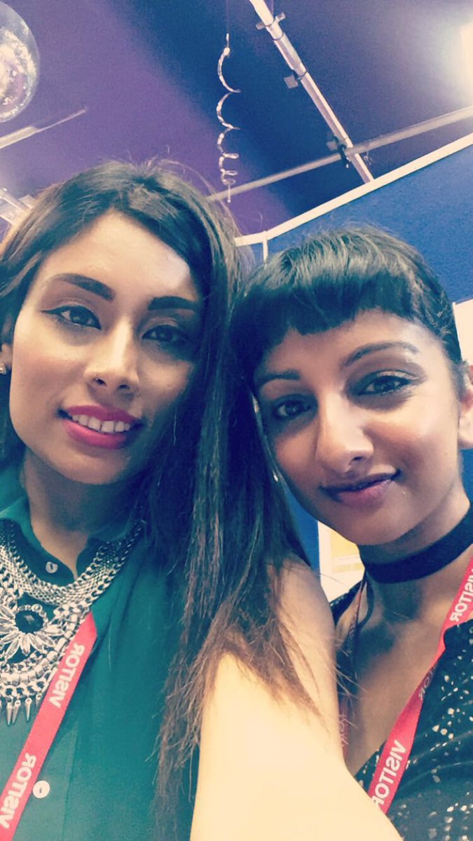 OYE_LDN's tweet photo. Team #oyeldn 🙌🏽 https://t.co/TcC8PxNAEr