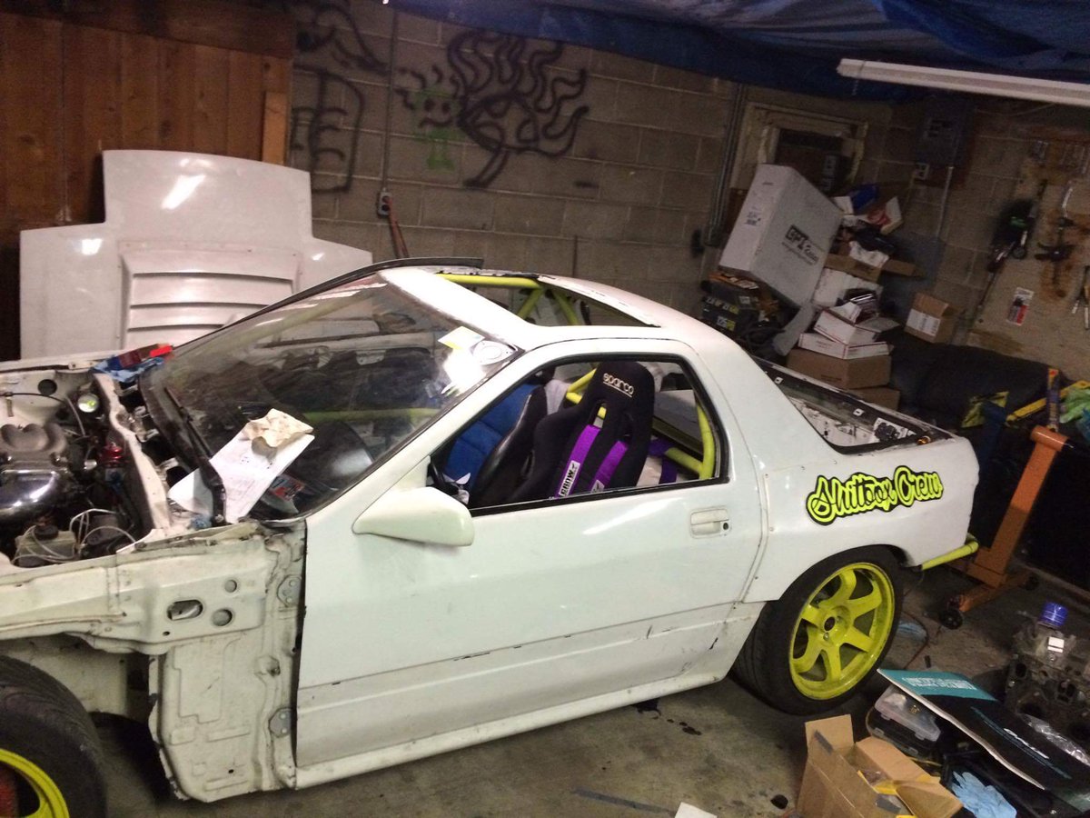 TeamShitbox's tweet image. New quarter panel graphic looks pretty sick. Can&apos;t wait to destroy some tires again.