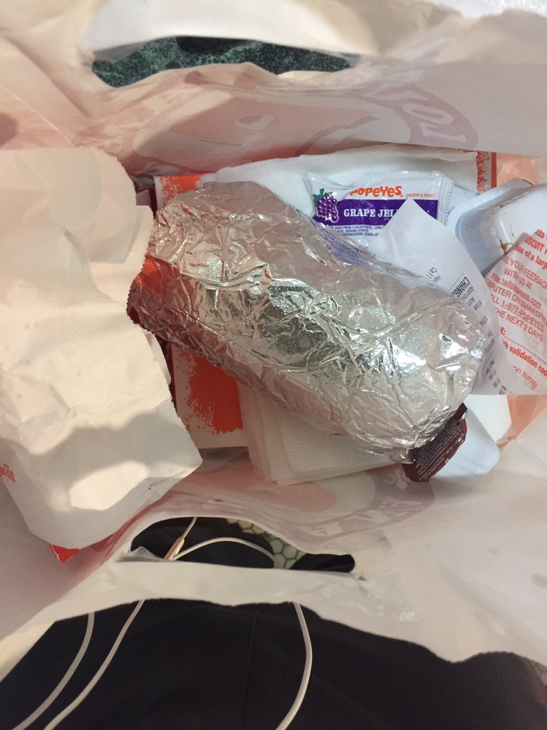 FinesseGod_Rob's tweet image. Lls wasn't playing no games or wasting time 😂😂😂 #5DollarBox #ChipotleBurrito 🙌🏽🙌🏽🙌🏽🙌🏽