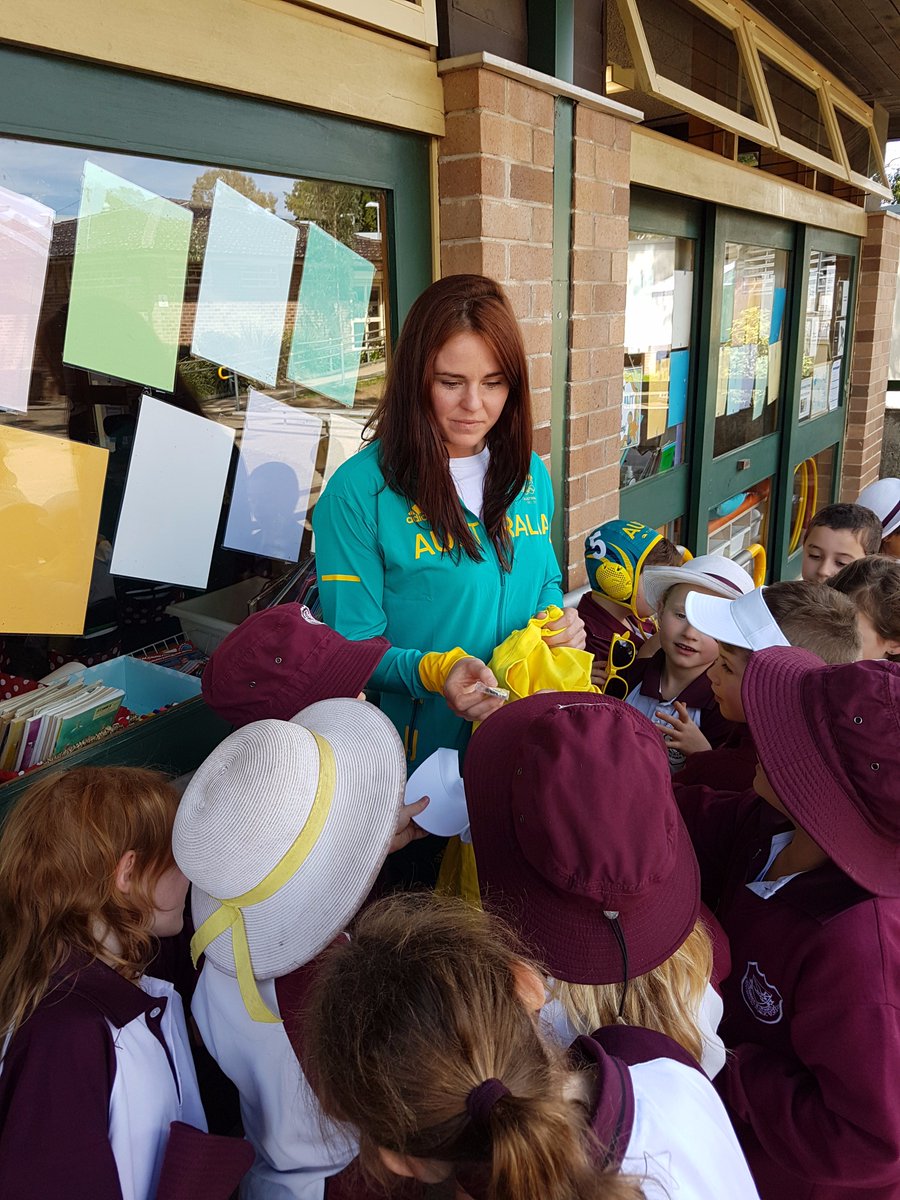 AUSOlympicTeam's tweet photo. We love seeing our athletes visiting schools! @KeesjaGofers had some very excited Year 1 students at Crestwood PS! https://t.co/Sfimr5ubkx