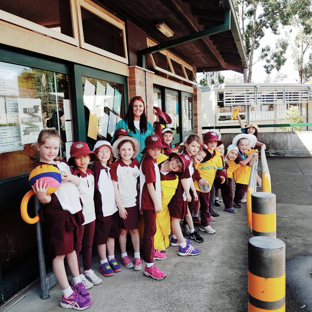 AUSOlympicTeam's tweet photo. We love seeing our athletes visiting schools! @KeesjaGofers had some very excited Year 1 students at Crestwood PS! https://t.co/Sfimr5ubkx
