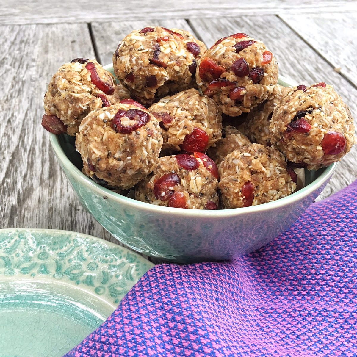 Lov_Mug's tweet photo. #healthysnack. Bolitas de energía con cranberries. @OceanSprayInc #cranberrylife. https://t.co/jDJS3uyGx7 https://t.co/TDfOIph7OR
