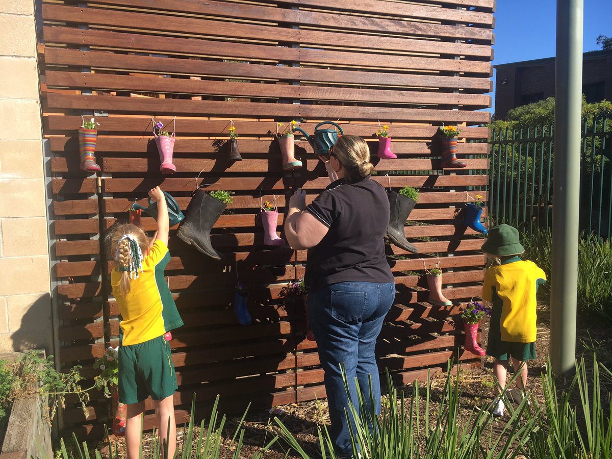 ccckindergarten's tweet photo. Watering our gumboot garden @cccranebrook #corpuscranebrook https://t.co/mYTEFHisrX