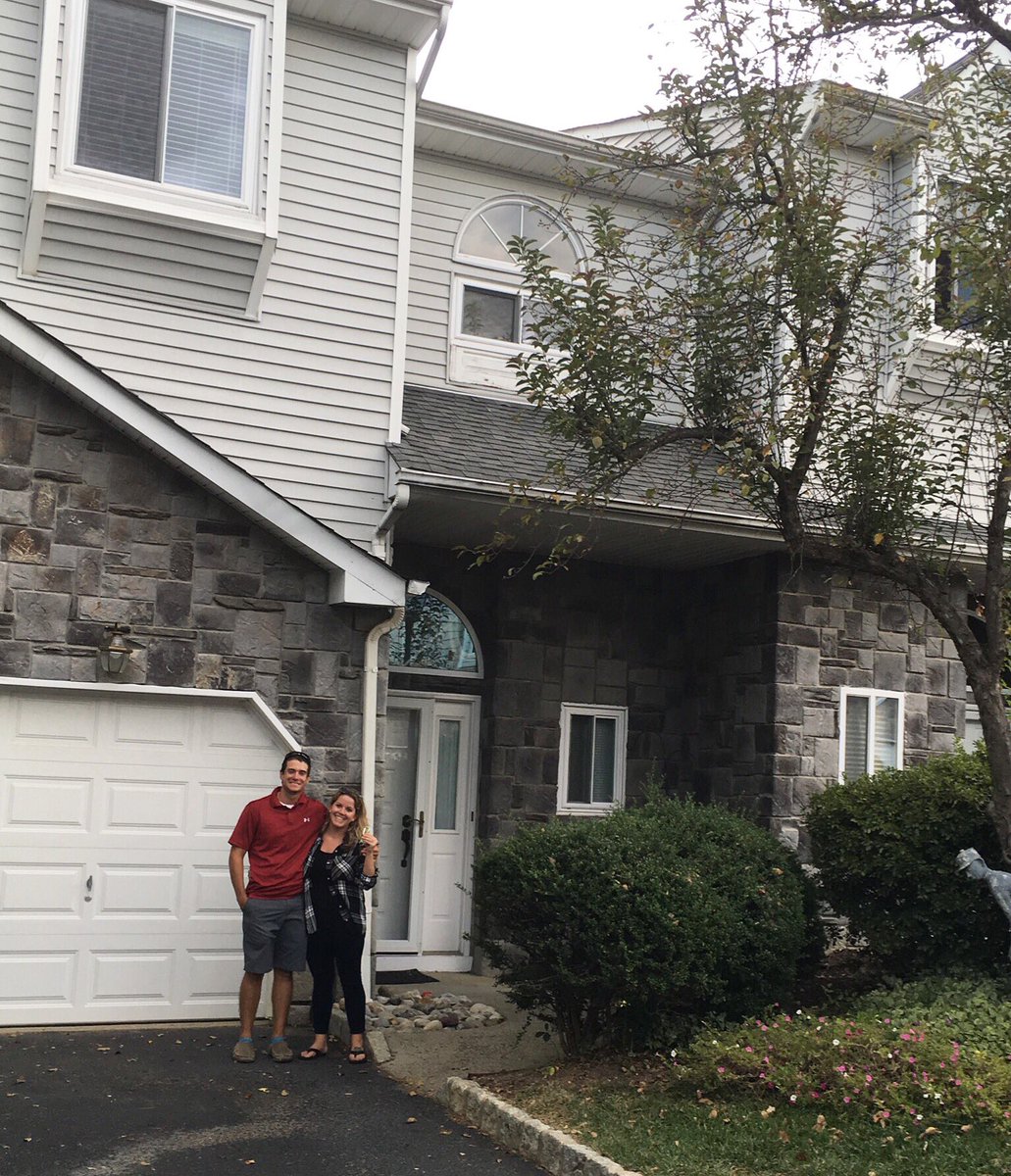 nikki_jamin's tweet photo. Home Sweet Home 🏡🔑🍾 https://t.co/r7A0bl8sUe