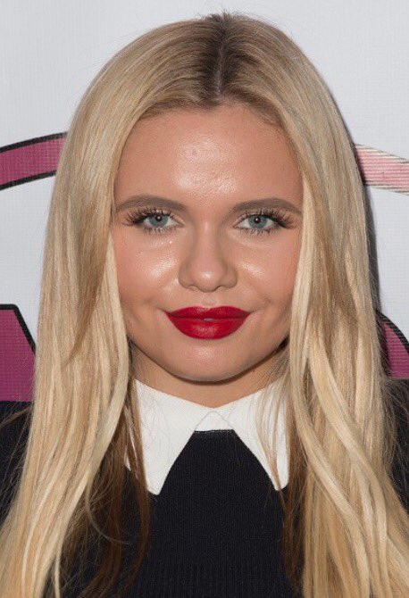 TheAlliSimpsoon's tweet photo. .@allisimpson looking pretty at @hypeeventsla on September 10th 💗 https://t.co/EhTcxHYiiV