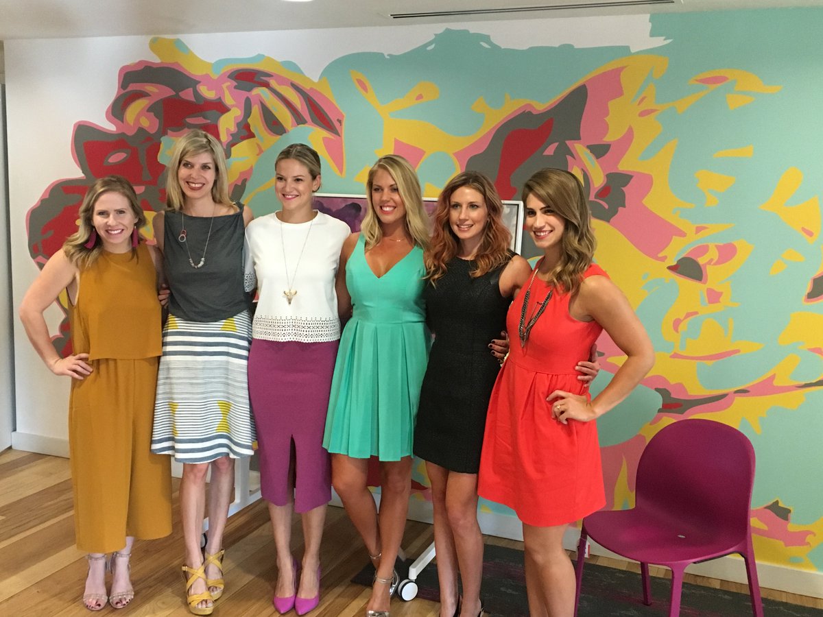 SKGTexas's tweet photo. Splash of color, anyone? #PostNeoCon @Knoll_Inc @KnollTextiles @NeoCon_Shows #lamarunion https://t.co/zqKZigYXuR