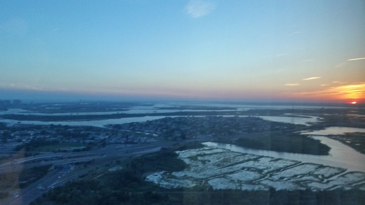 Matt_Matros's tweet photo. Not the worst looking city, really. #ACsunset https://t.co/HUZZ90Oyuq