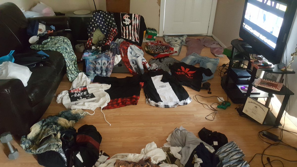 Slowboy19's tweet photo. 2008 Yale St, Fort Worth, TX 76114

ALL CLOTHING 4 SALE

Dashawn Williamson 
Snapchat Slowboy19

682 365 2859 https://t.co/ckPwAIy3Oi