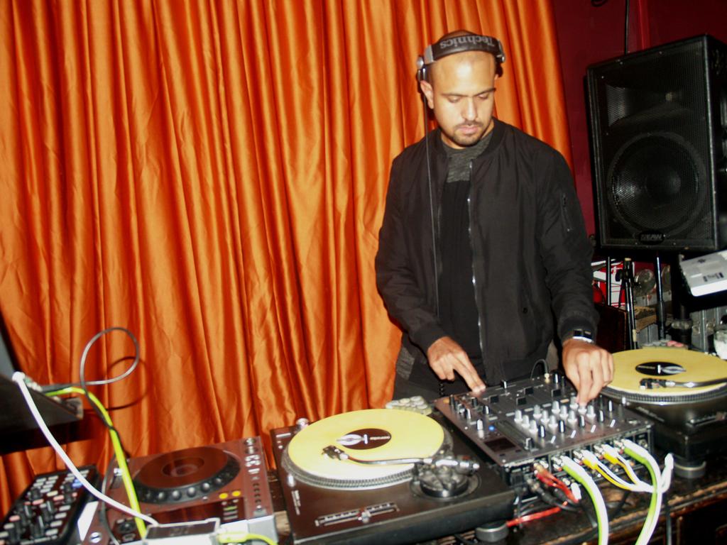 charlesleivdj's tweet photo. ¡ToNiGhT! @cimperatrice at @zukabar #eltemplo #ForwardThinkingMusic #birthday #deephouse #nudisco #electronicmusic https://t.co/I2ZjiXd1lz