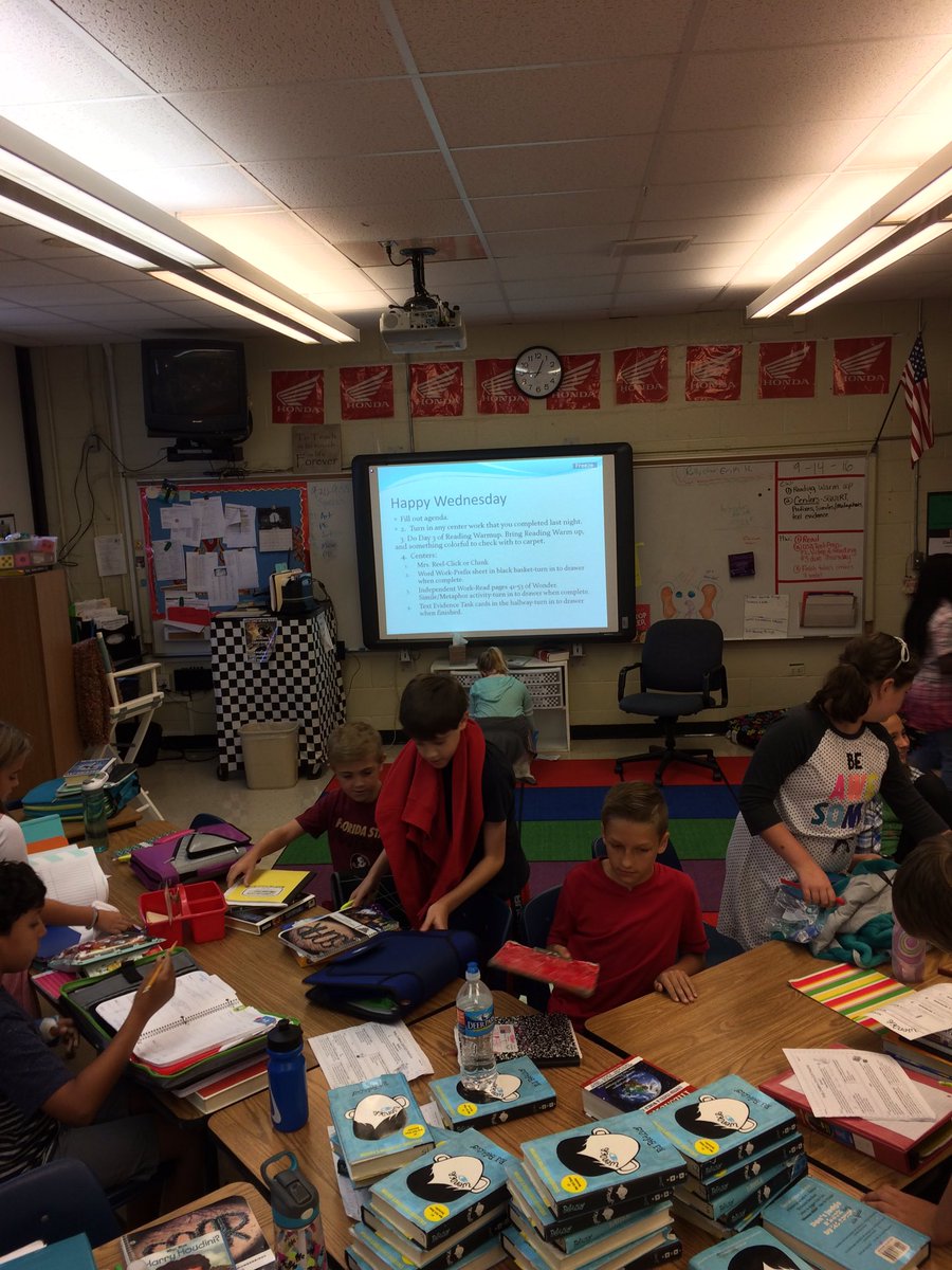 HFThunderbirds's tweet photo. 5th grade prepping for a "Wonder" filled Wednesday!
#finallyfifth https://t.co/pnvt6syS52
