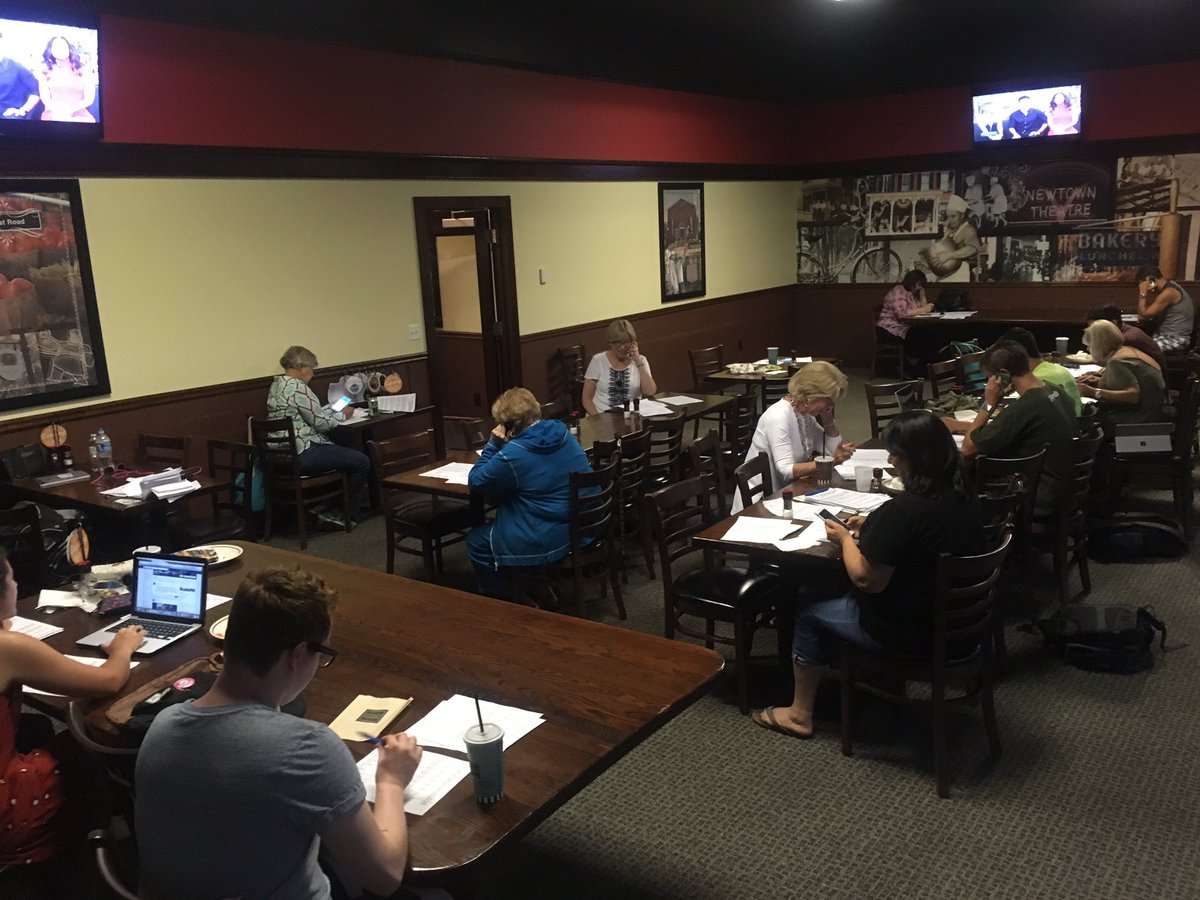 AnnieSnyder16's tweet photo. Our community is coming together for Hillary! #ProudToBePA https://t.co/wBih4436CC