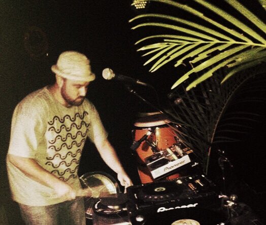 valleyheatrcds's tweet photo. #helloafro Sunday night at The End Bar! DJ Pepe Sol (half of Sabrosa Sound System) bringing fierce tropical vibes! https://t.co/JSVZzM8Shc