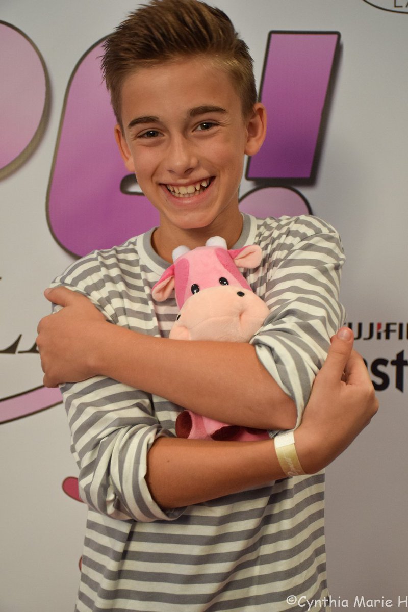 chclicky's tweet photo. @johnnyosings and his MooBabies @realminimanimoo at the @hypeeventsla Pre Emmy Gifting Suite. #hypeeventsla https://t.co/g5OaxDERVV