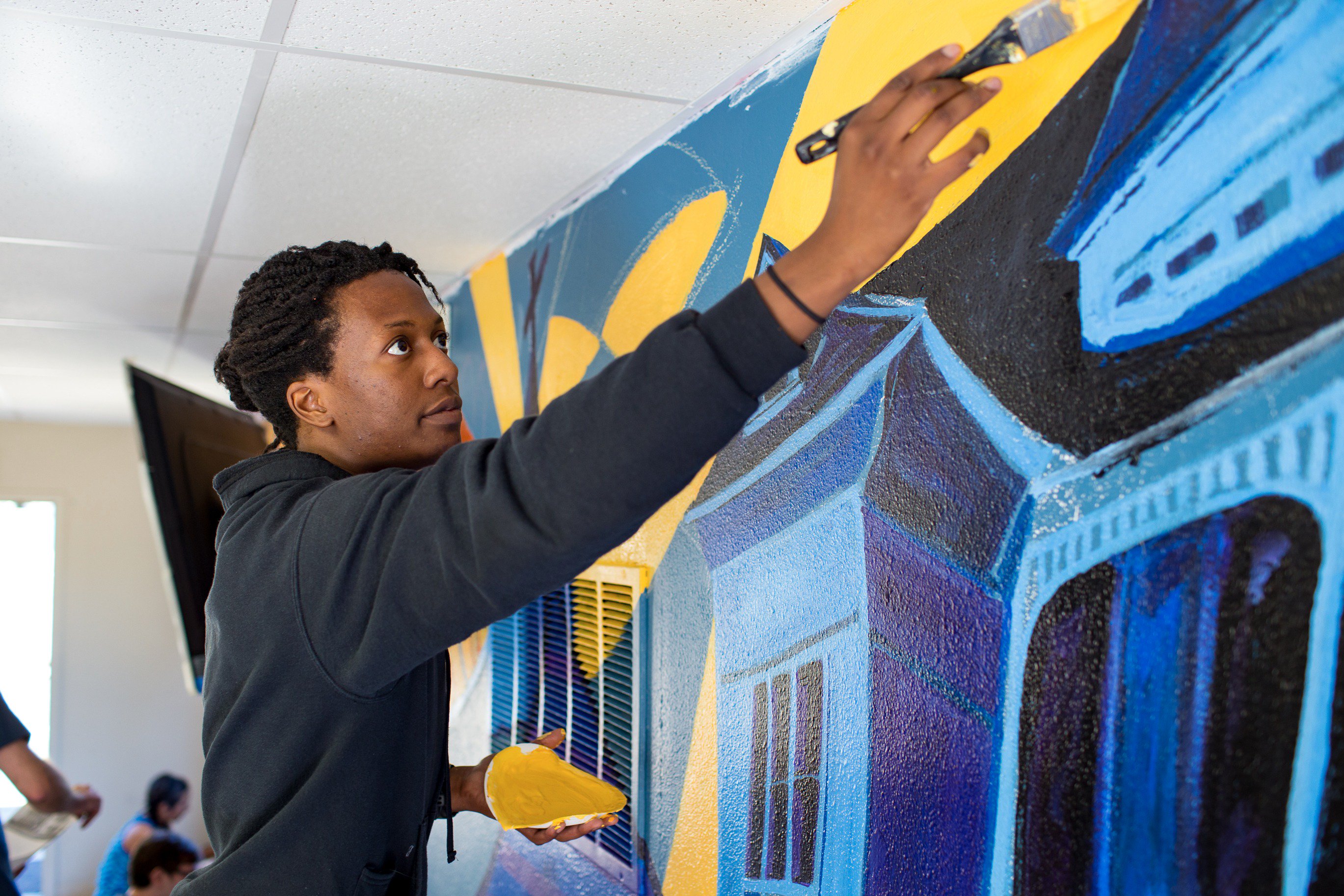 George Fox University on X: "Art students and faculty visited the Woodburn  Boys and Girls Club today to create a 28-foot mural for Serve Day.  https://t.co/WIIrc7DDjF" / X