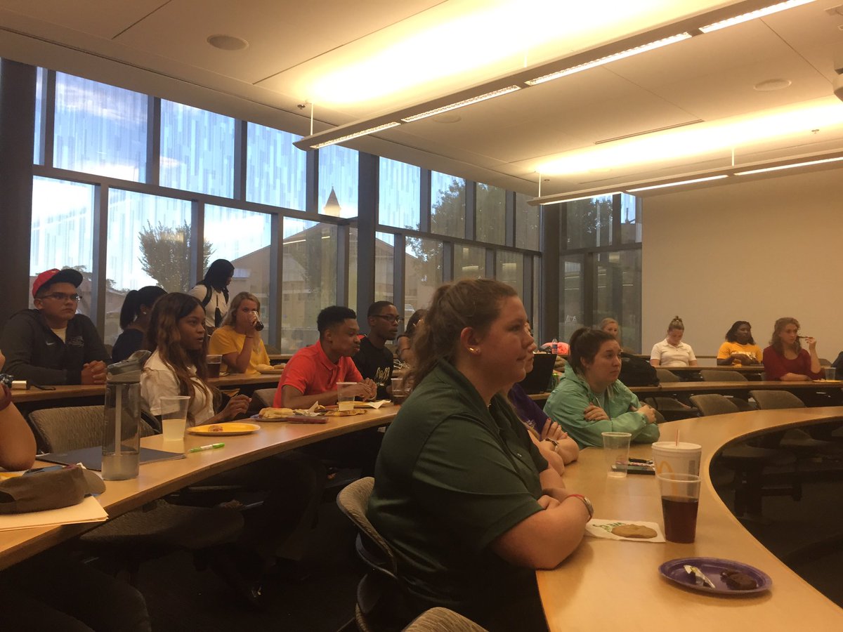 LSU_SWE's tweet photo. @MarathonPetroCo is ready to give the members some great interning advice. We hope you're here to join us. https://t.co/KgA4oFqoJl