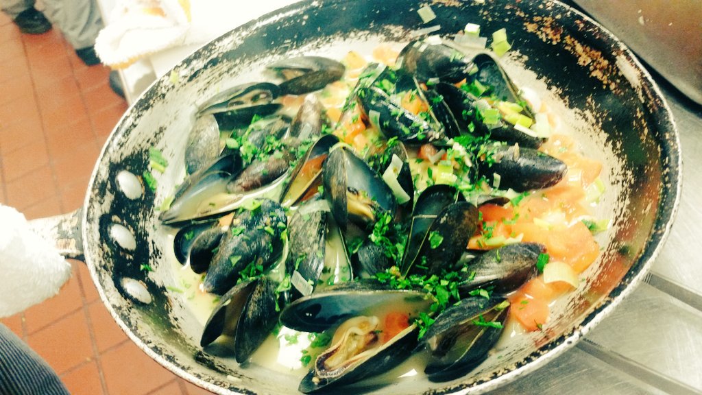RFDilla07's tweet photo. Seafood tapas from today's #CateringAndBuffet. #ChefLife #LCBSF https://t.co/X0wApy5Zc3