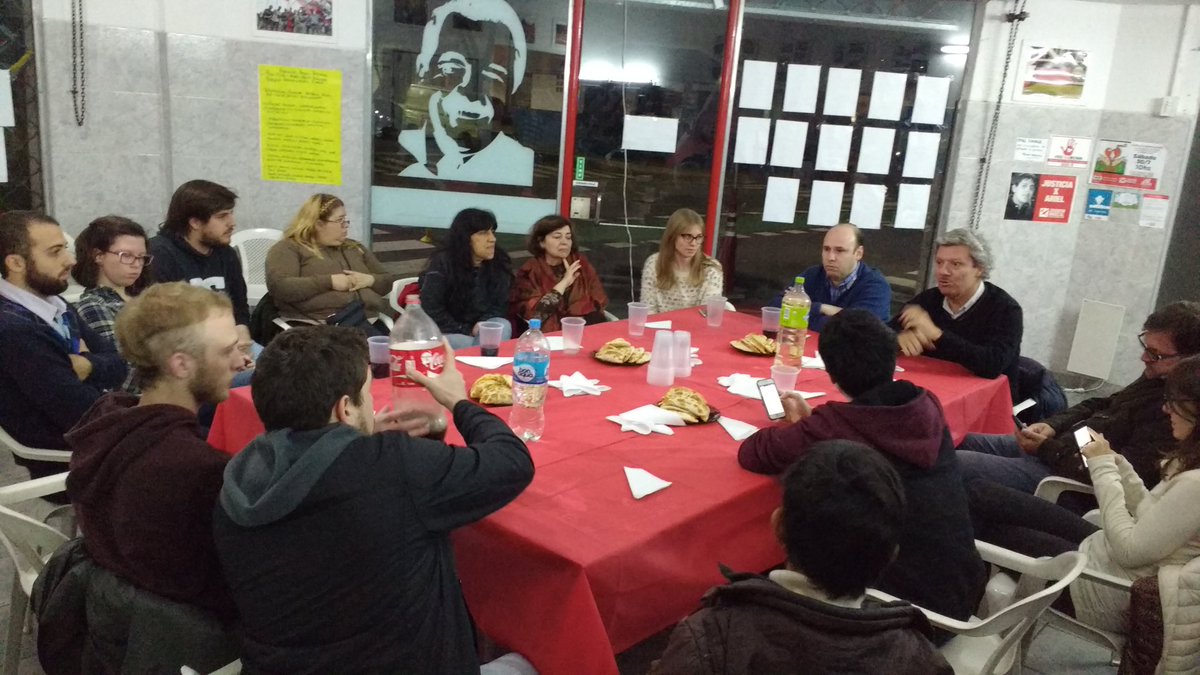 MideasUCR's tweet photo. Ya comenzó nuestra charla de formación interna sobre Radicalismo y sindicalismo cc @FedericoRecagno y @OTRCapitalOK https://t.co/2jC72NXuKW