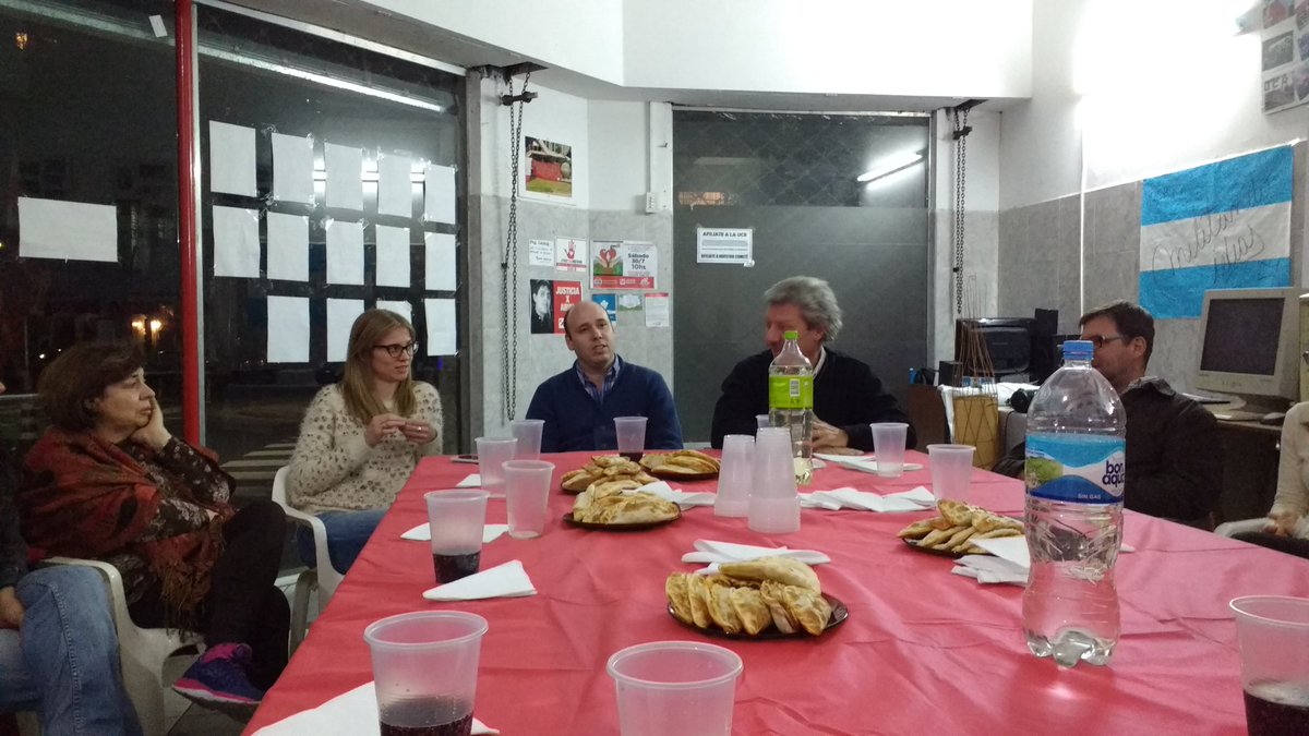 MideasUCR's tweet photo. Ya comenzó nuestra charla de formación interna sobre Radicalismo y sindicalismo cc @FedericoRecagno y @OTRCapitalOK https://t.co/2jC72NXuKW