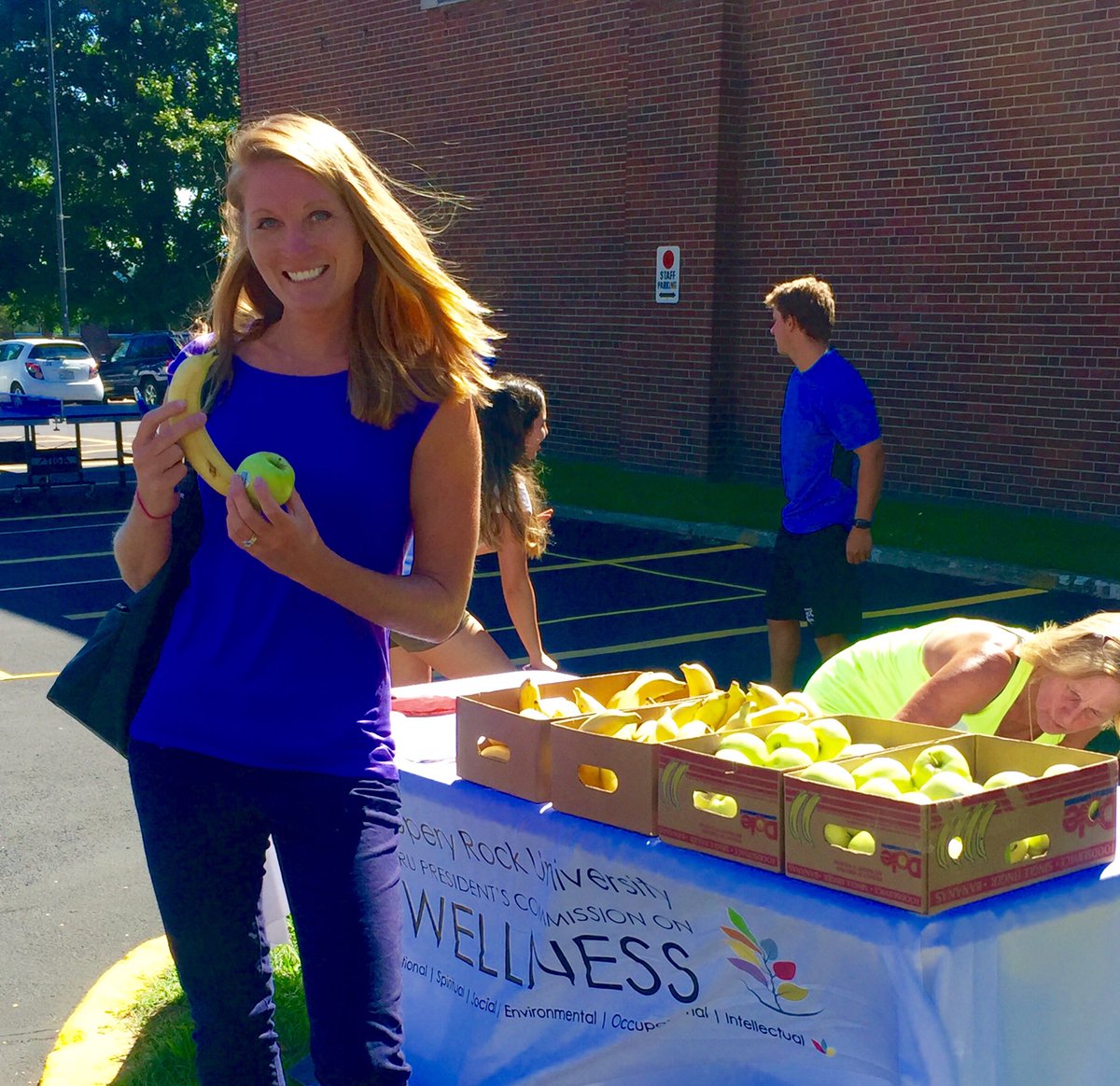 hbrew2's tweet photo. Thanks @SRUWellness and @CourttBell for promoting PA and healthy eating on campus! I enjoyed my #walkingsnack https://t.co/T7BsLhRanQ