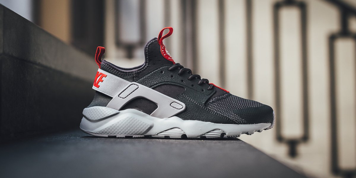 Titolo New In Nike Air Huarache Run Ultra Gs Anthracite Wolf Grey Gym Red Shop Here T Co Y6yuig2mqo