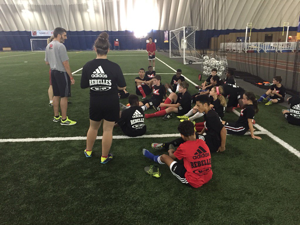 LouisRielSoccer's tweet photo. Debriefing-terminer l'action-finishing the action.#versl'avant #movingforward #details #discipline #academielrsoccer https://t.co/rZeVq02H2t