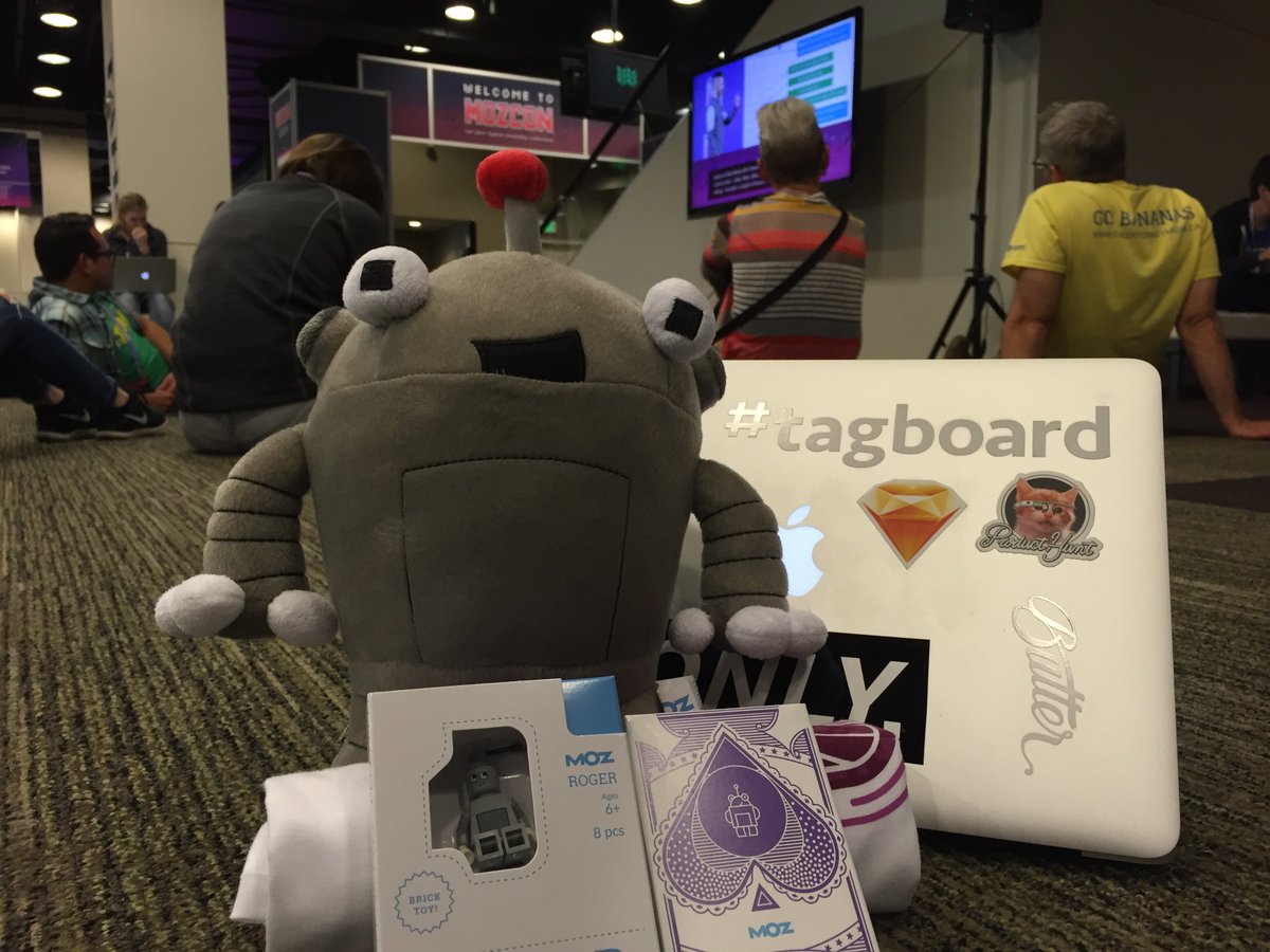 ramazu_'s tweet photo. Swag and design is on point at #Mozcon2016. But, learning from @randfish is always a nice bonus. https://t.co/Qqs8sVVwsw