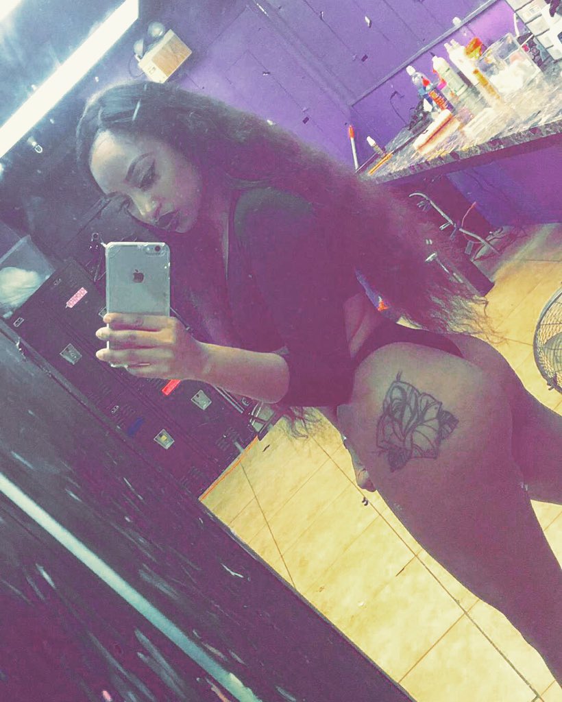 MissPoisonBee's tweet photo. im at they necks, aint no letting up . #vlivehouston #poisonbee https://t.co/d0yi6NRIHR