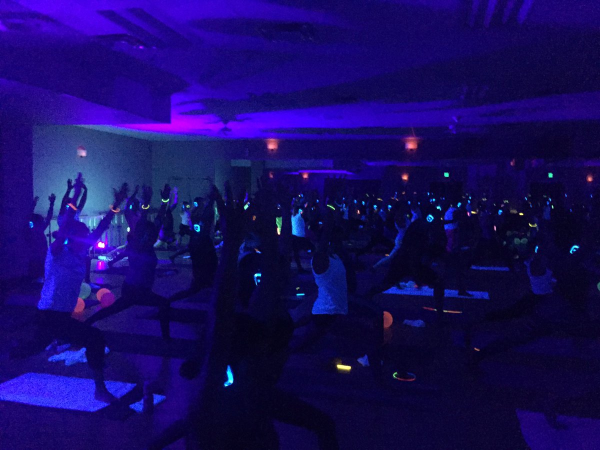 soundoffdenver's tweet photo. Glow and Flow at CAC tabor center #soundoffcolorado #soundoffyoga https://t.co/rQq06js7yp