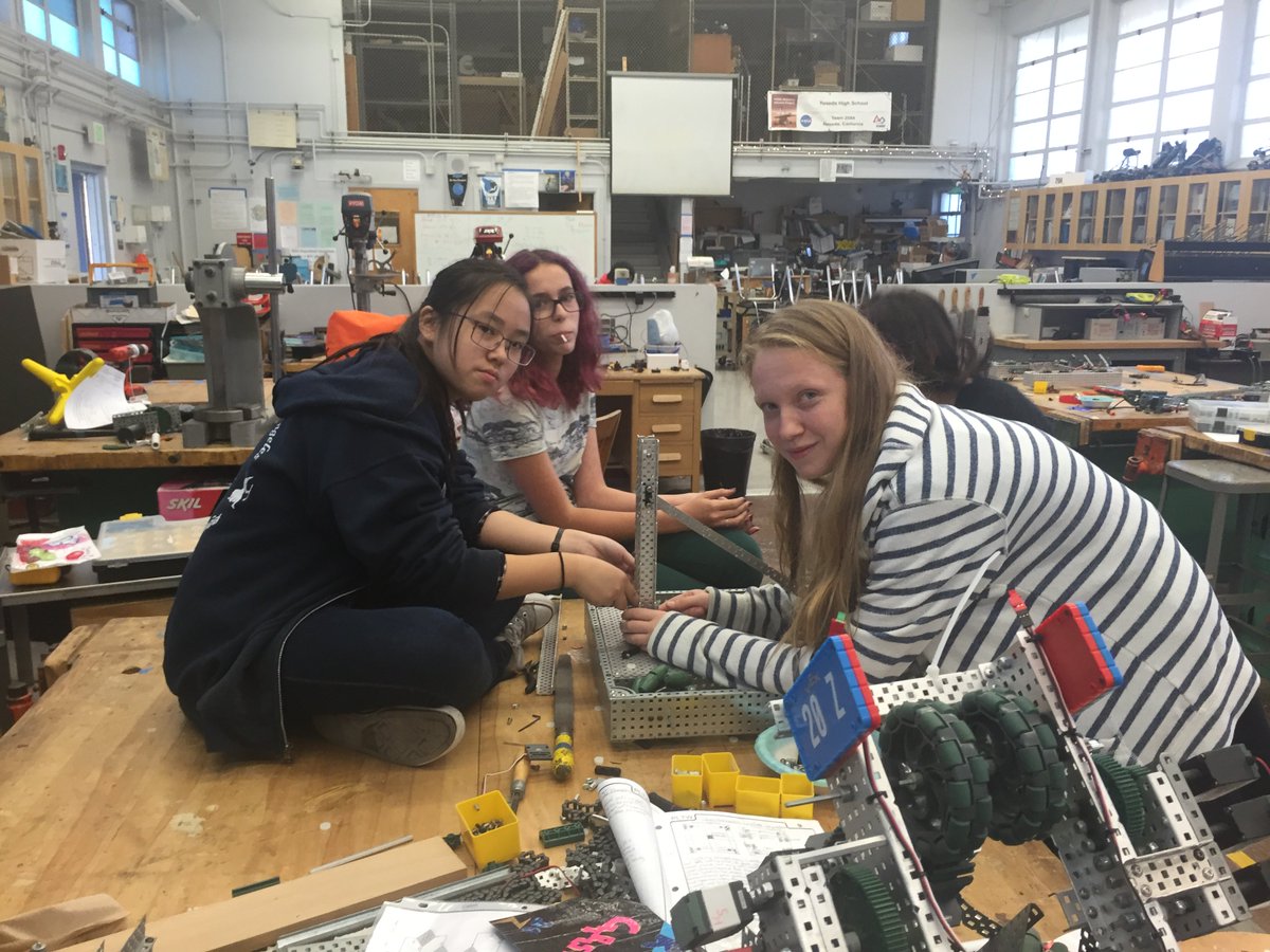 ResedaRobotics's tweet photo. @VEXRobotics 
The Reseda Robotics girls team working on their robot. Our first competition is 10/8!

#robotics
#vex https://t.co/FjWCE87XvY