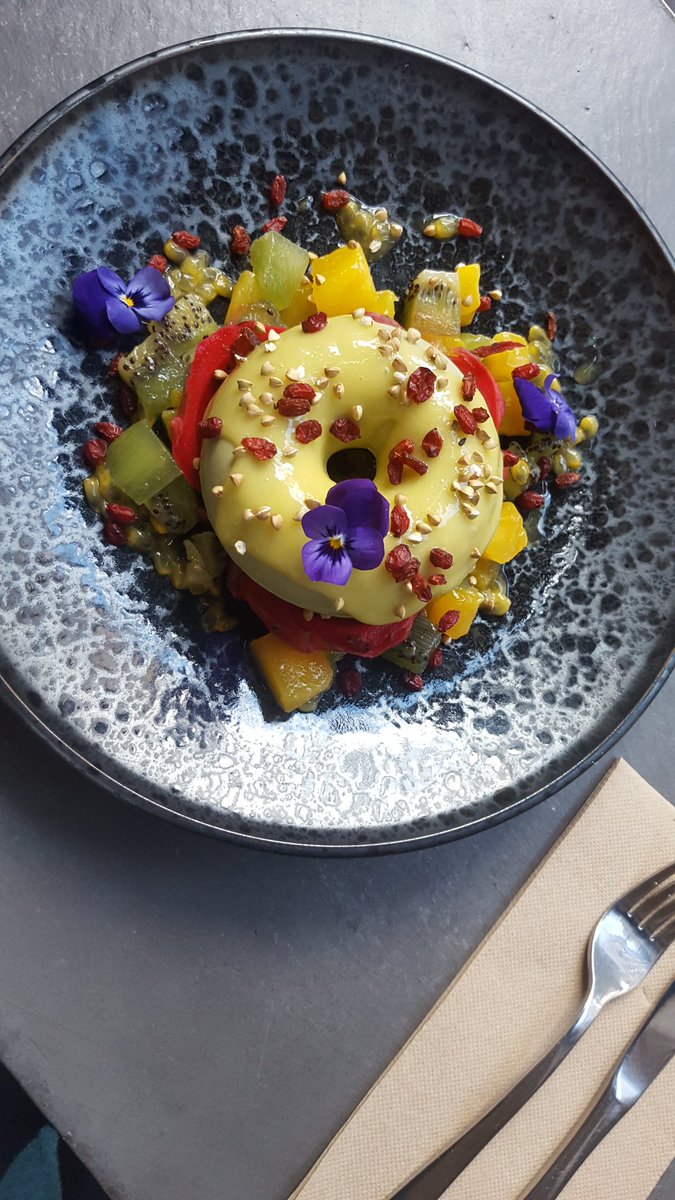 simtiaz's tweet photo. Yep A Matcha Vegan Pannacotta Doughnut! #vegan #foodie #doughnut #donut #healthy #delicious #foodlife #foodie #smak https://t.co/YD2YlSEyd7