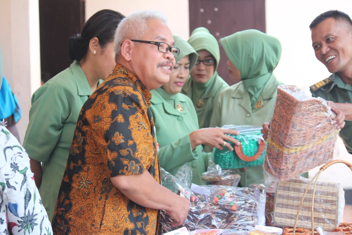 Kec_Slogohimo's tweet photo. kunjungan Bapak Wakil Bupati Wonogiri di Kecamatan Slogohimo dalam Rangka TMKK, terima kasih Pak Wabup. https://t.co/CfUpXuj5rF