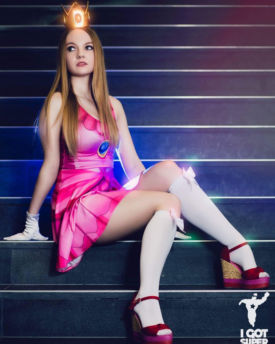 Stardust_2304's tweet photo. Our Princess is in Another Castle! Dress by @LDC_Fashion. Photo by @gotsuperpowers #deadite #cosplay #peach #Mario https://t.co/1Rbescxlly