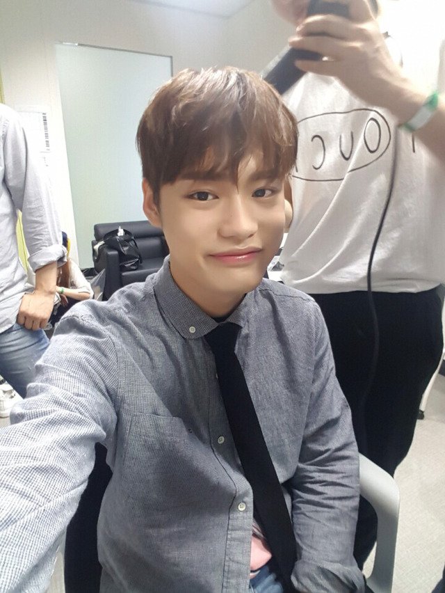 Hyungyu_Trans's tweet photo. We: your hansome
Hyngyu: No Im just good in selfie

#VROMANCE #ParkHyungyu #selfie 
#어장관리 많이 들어주세요~ https://t.co/XaSIyB4fPK