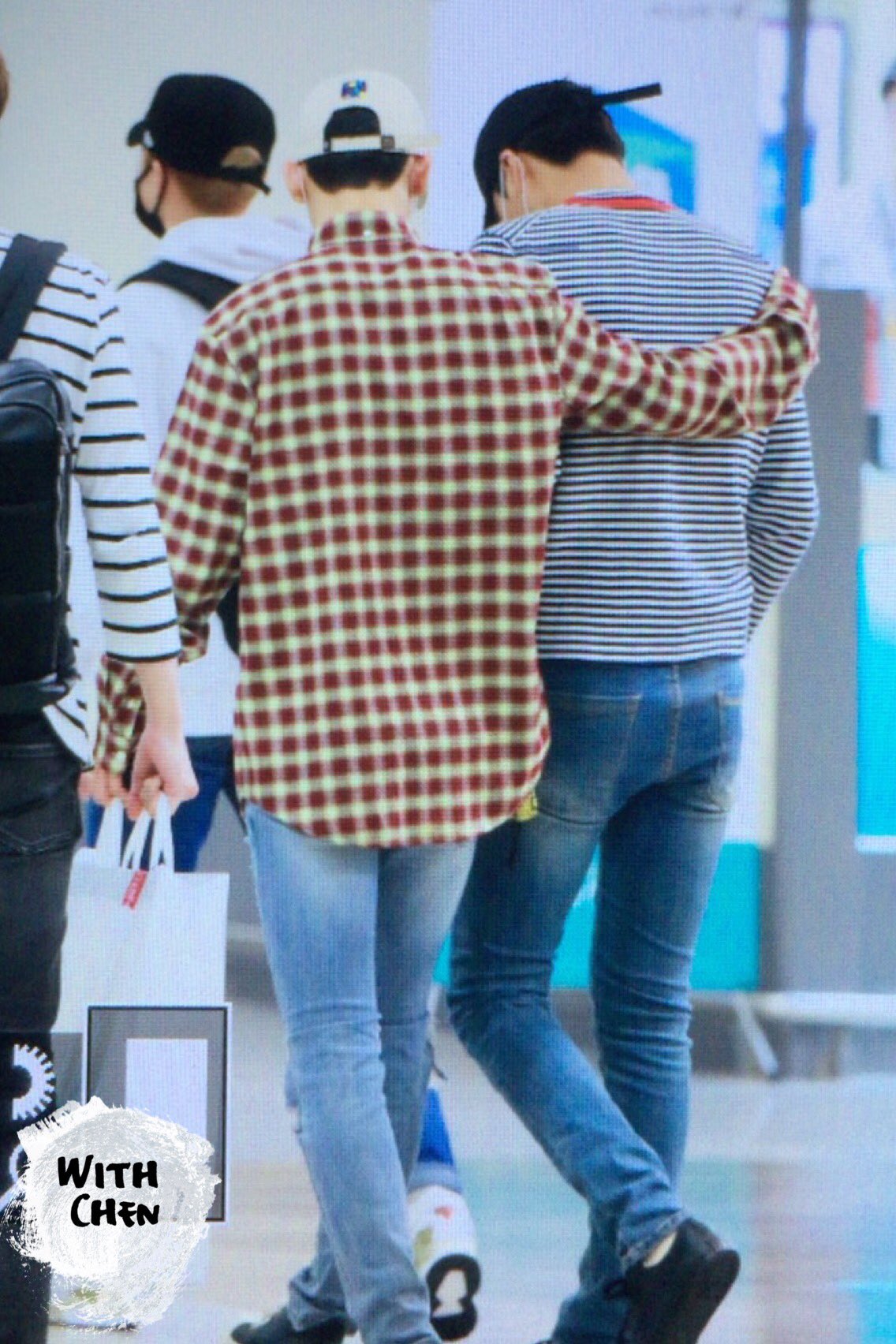 CsX6sDDUAAAIeQi.jpg:large